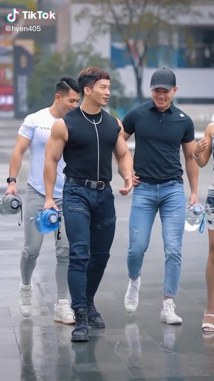 为什么健身达人喝那么多水 #fypシ #chinesestreetfashion #streetfashion