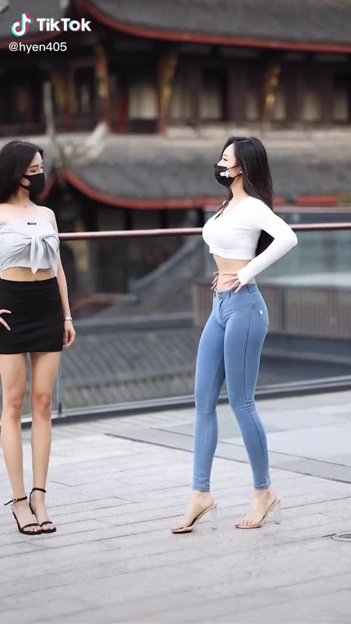 伤害性不大，侮辱性极强，心疼牛仔裤小姐姐！#chinesestreetfashion #streetfashion #gaixinh #chinastreetstyle