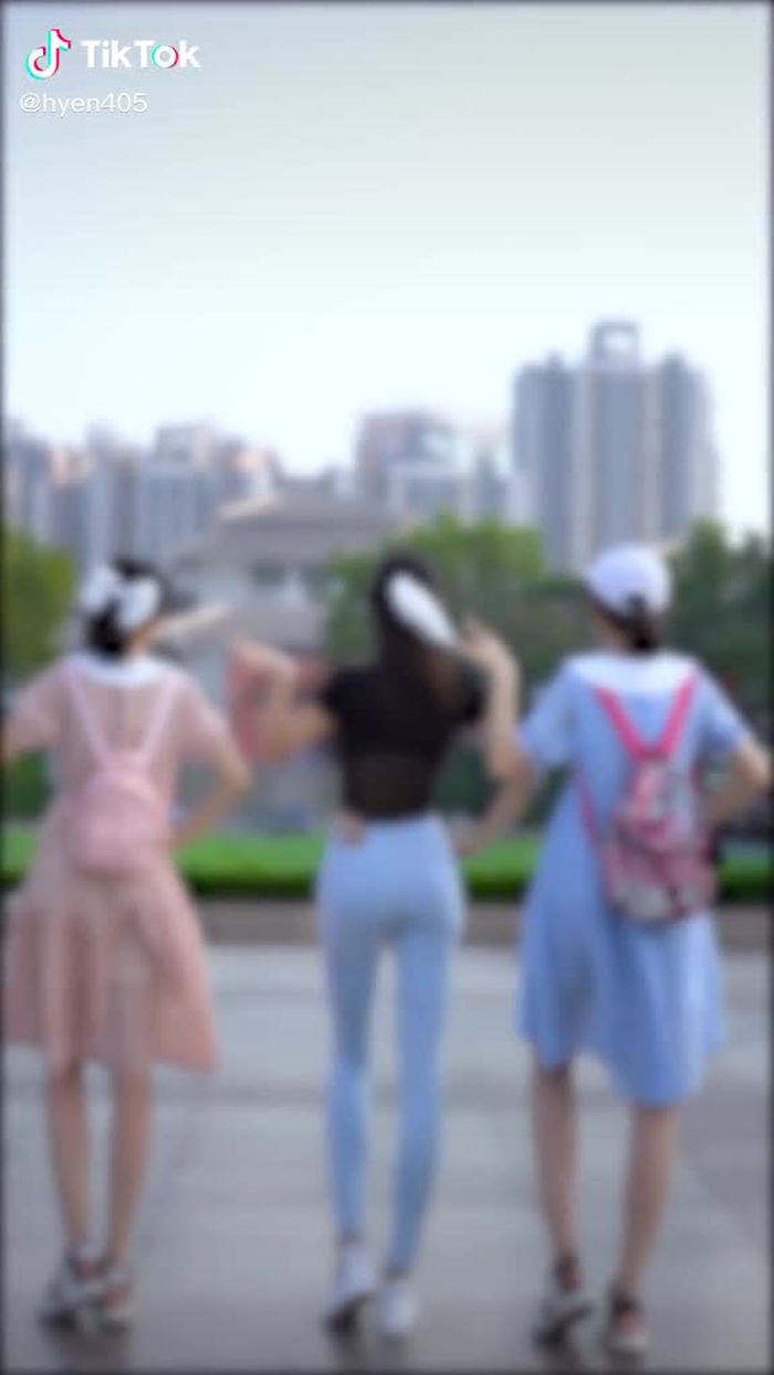 论坑妈的最高境界，说好一起丢脸的，最后我一个人丢脸了……未来亲家呢？你说我先揍哪一个？  #chinesestreetfashion #streetfashion #gaixinh #chinastreetstyle