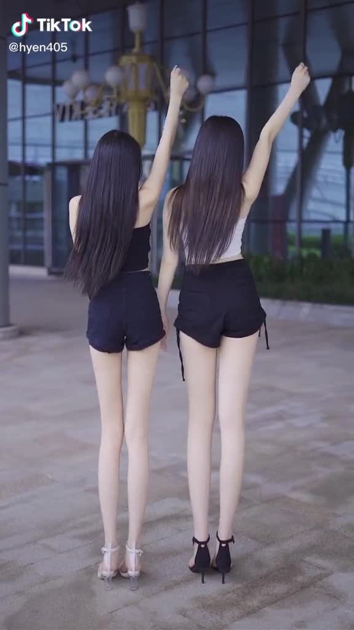 以前我一直以为自己是巨蟹座 现在我才发现原来我是好吃懒座.  #chinesestreetfashion #streetfashion #gaixinh #chinastreetstyle