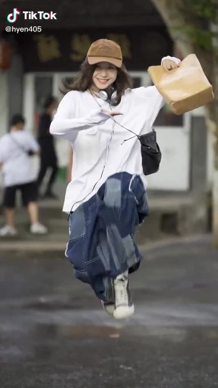 “希望夏天的遗憾是秋天惊喜的铺垫”  #chinesestreetfashion #streetfashion #gaixinh #chinastreetstyle