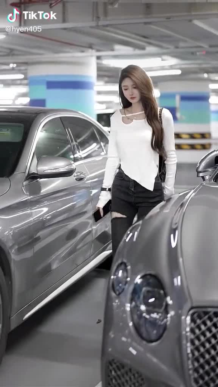 不好意思忘记回你信息了 我刚刚在玩手机 #chinesestreetfashion #streetfashion #gaixinh #chinastreetstyle