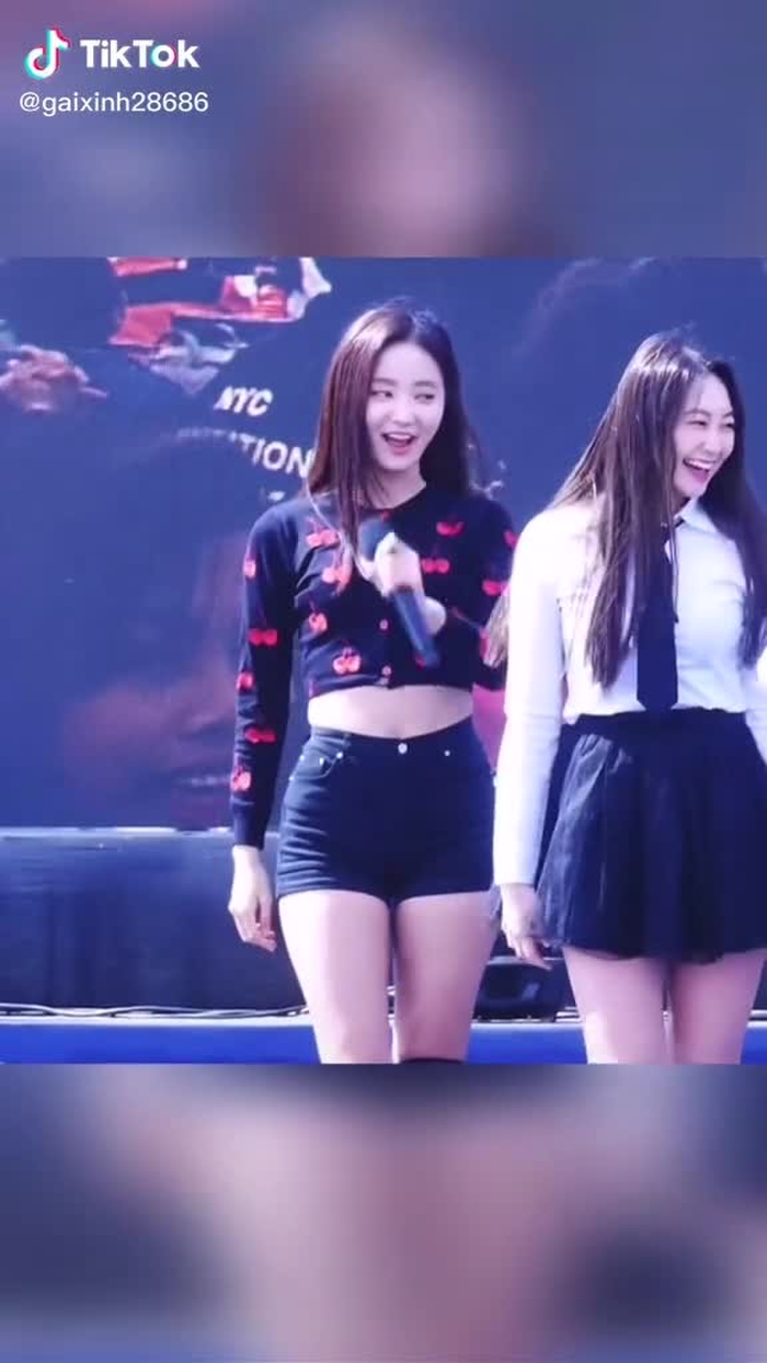 Tự nhiên đánh người ta 😍😍. #xuhuong #gai #gaixinh