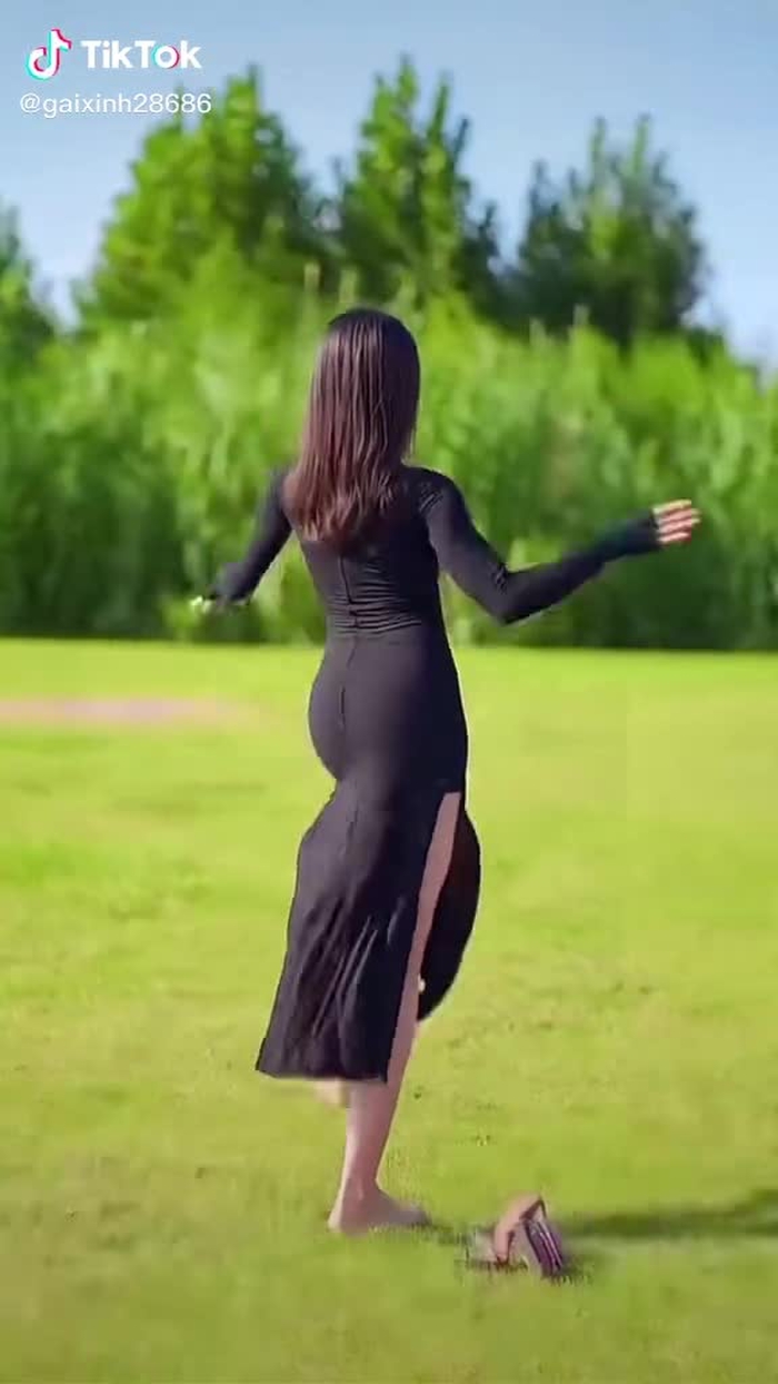 Em như cơn sóng vậy vỗ mạnh vỡ bờ #xuhuong #gai #gaixinh