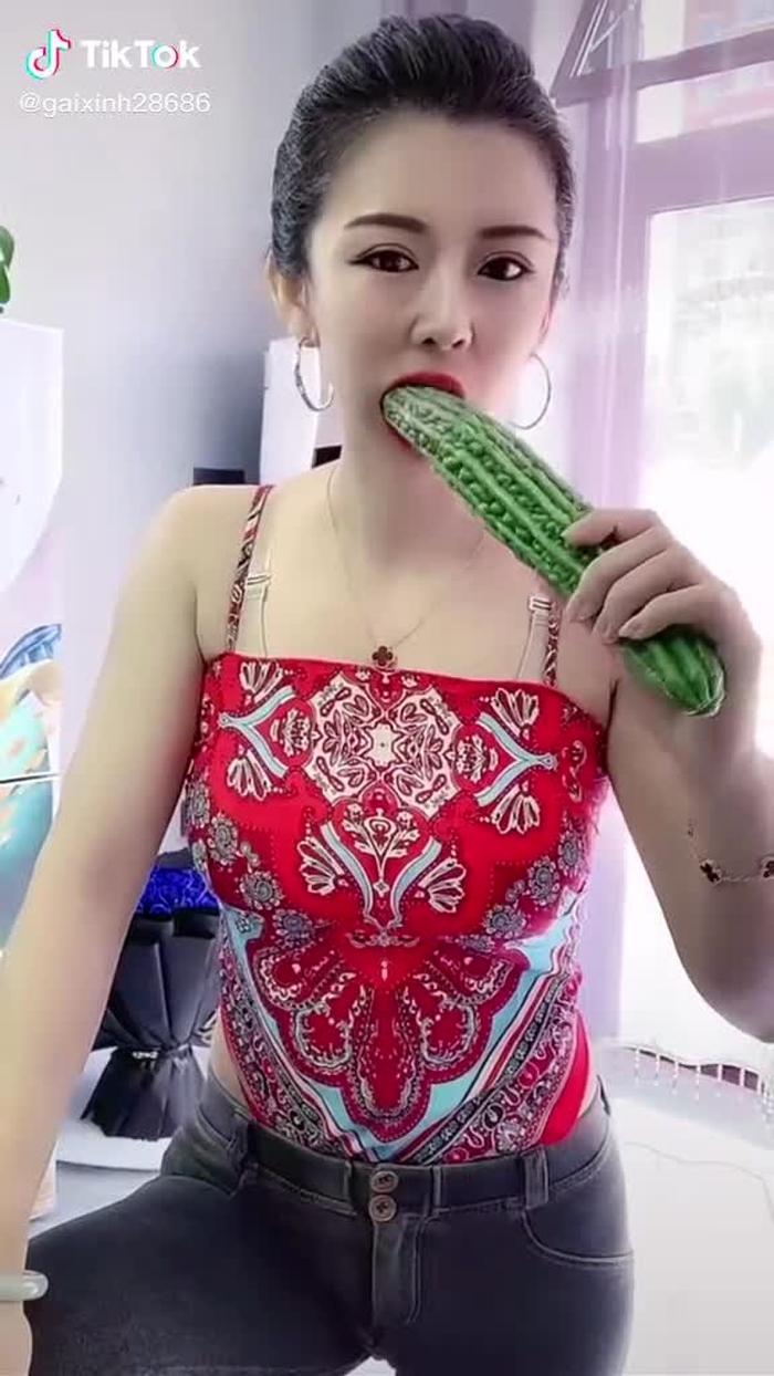 Xinh mà háu ăn quá 😁😁. #xuhuong #gai #gaixinh #ăn #anngon
