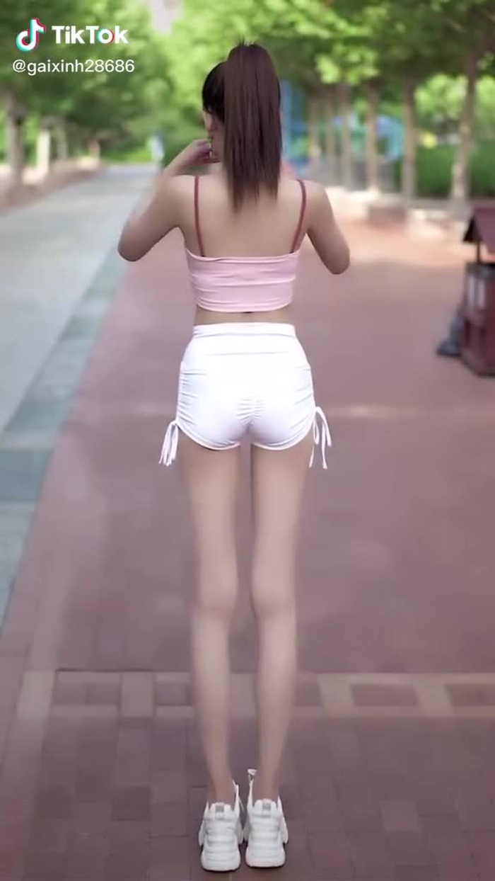 Nhìn về phía xa xôi #xuhuong #gaixinh #gai