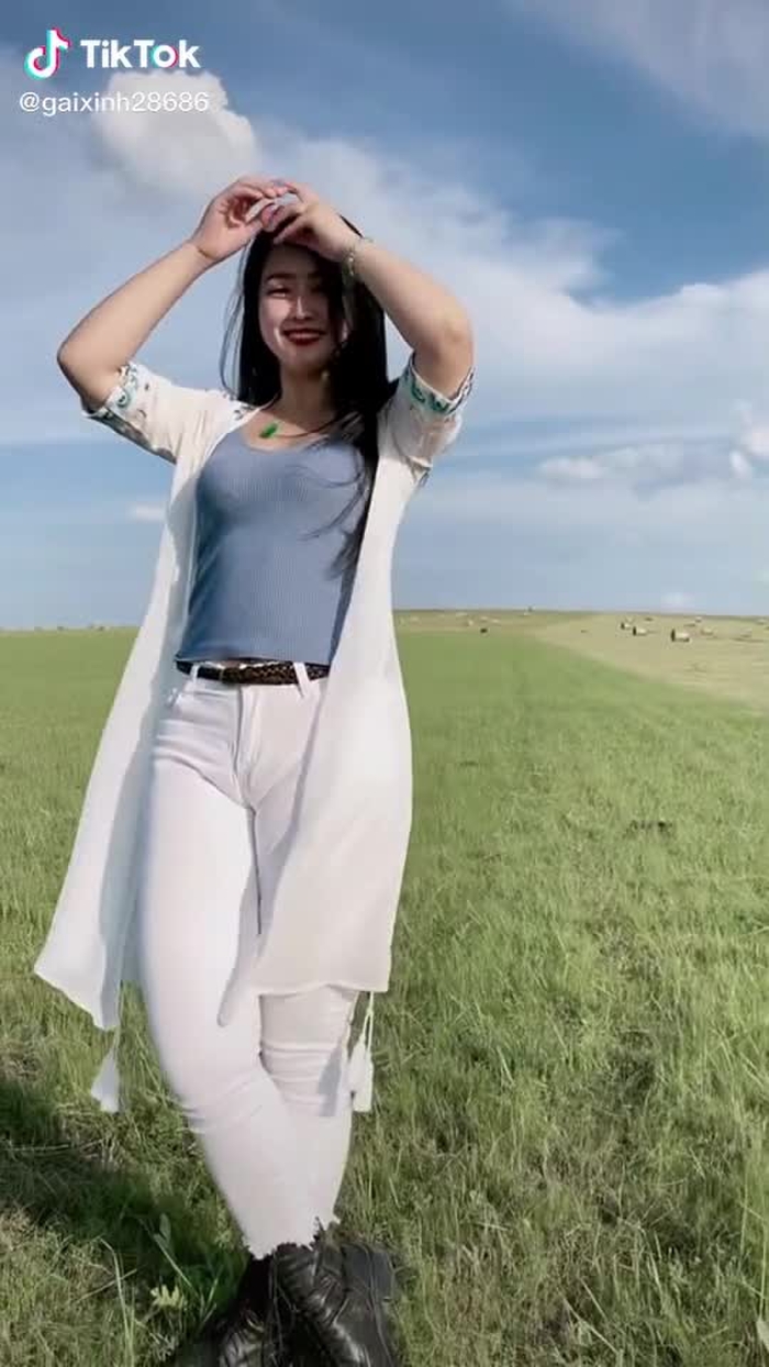 Em giống như hoàng hôn vậy vậy, phải chiều mid có được em 😍. #gaixinh #gai #xuhuongtiktok #xuhuong