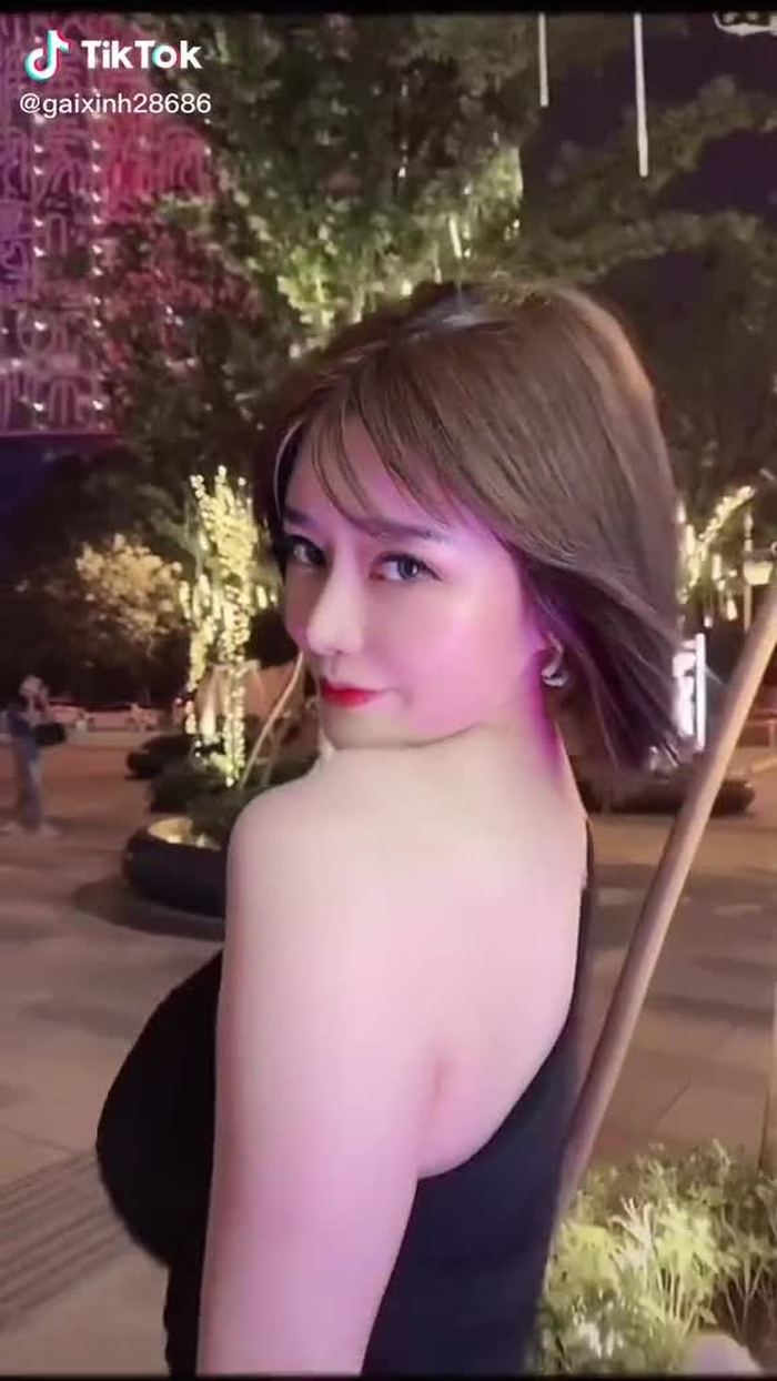 Đường phố đông vui quá 😍😍. #gaixinh #gai #xuhuong