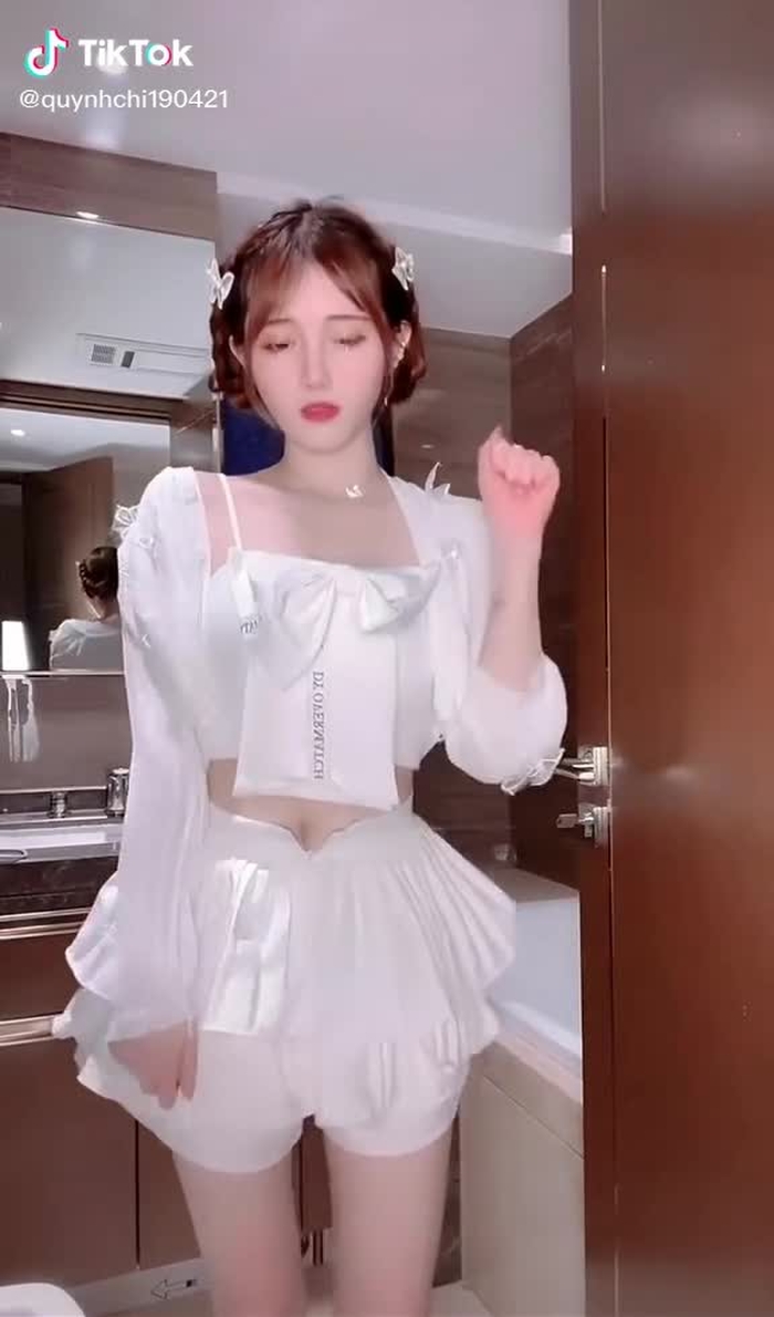 Ngày mới buồn vui lẫn lộn nhé