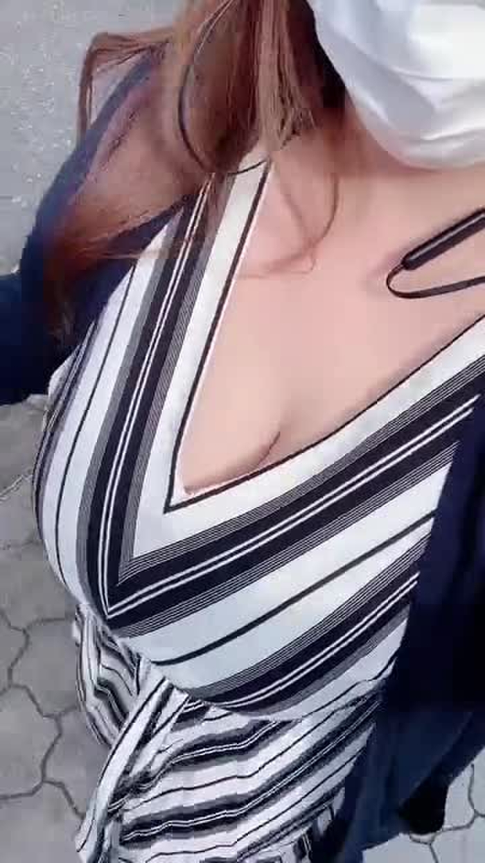 めい 💕ノーブラで誘惑する奥さん 7