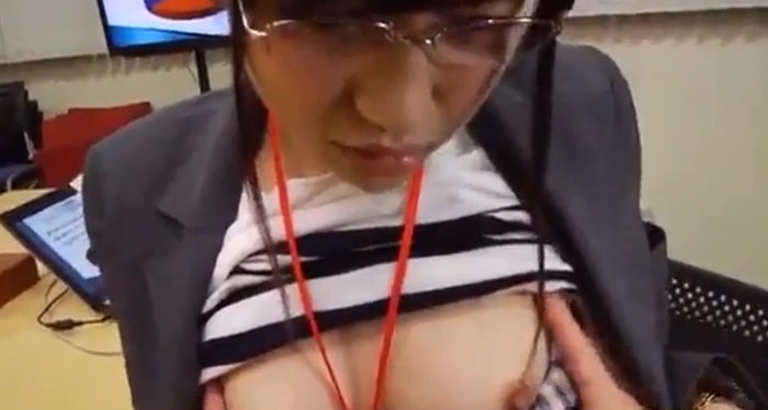 【巨乳GIF】おっぱい弄られて気持ち良さそうに感じてる巨乳女子がエロいww 21枚 3