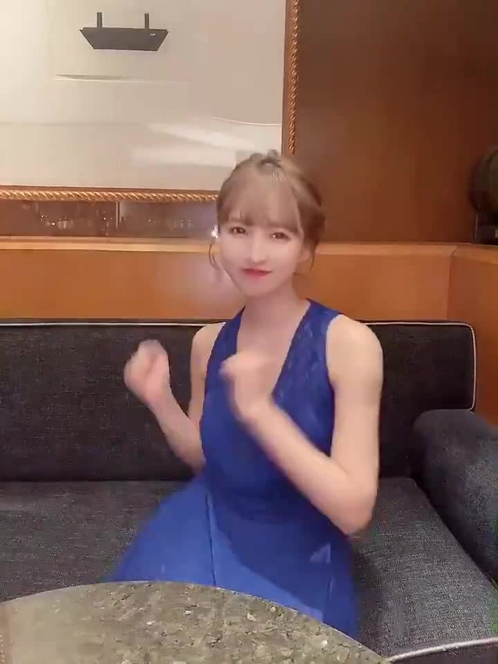 三上悠亜 11