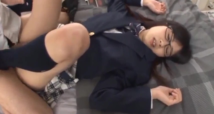 【JKのGIF】ピチピチな若い女子高生との甘酸っぱいセックスで身体を求め合うエロGIF！ 21枚 1