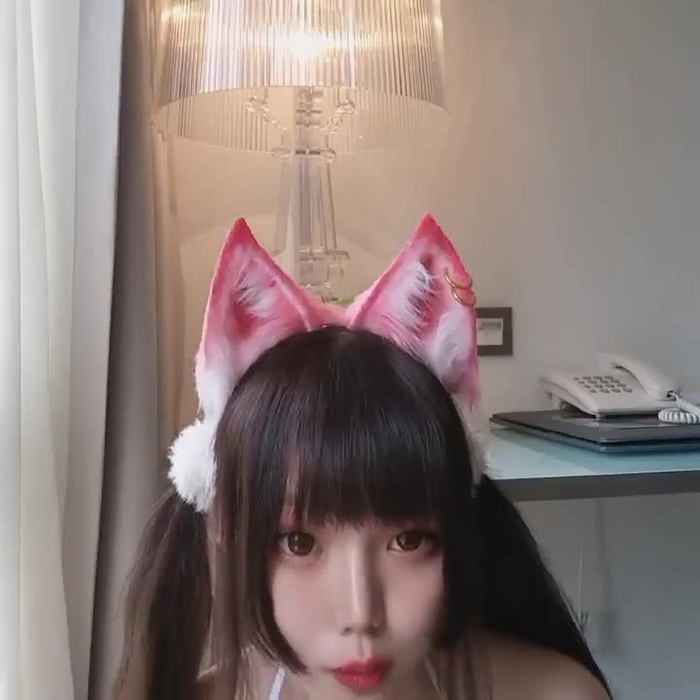 NiiE(ニーエ)🦊コスプレ絵描き（@NiiEru）