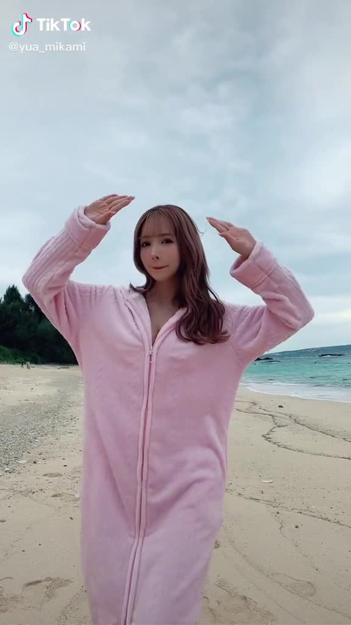TikTokで三上悠亜さんをチェック！ 24