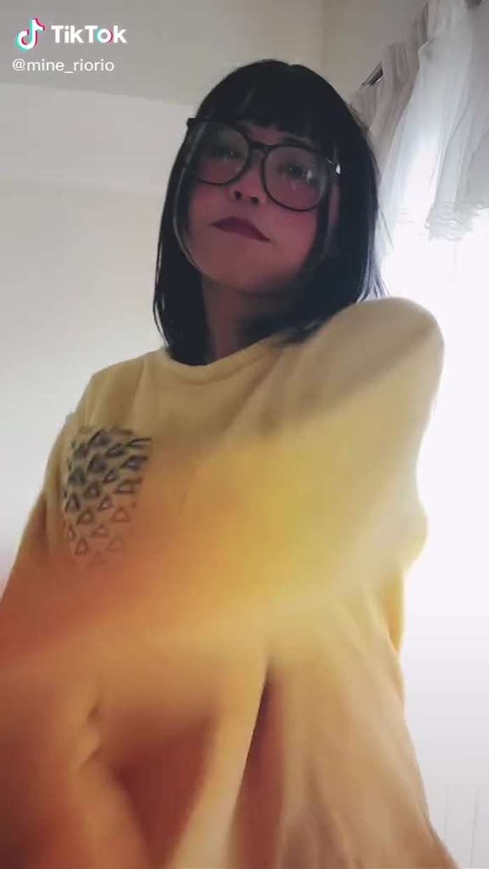 TikTokでみねりお🦄💜グラドル💋YouTube開設しましたさんをチェック！ 3
