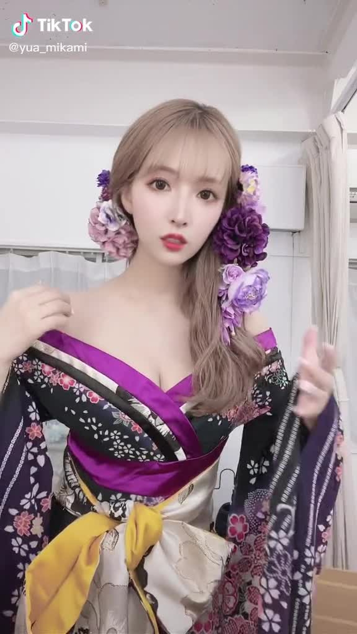 TikTokで三上悠亜さんをチェック！
