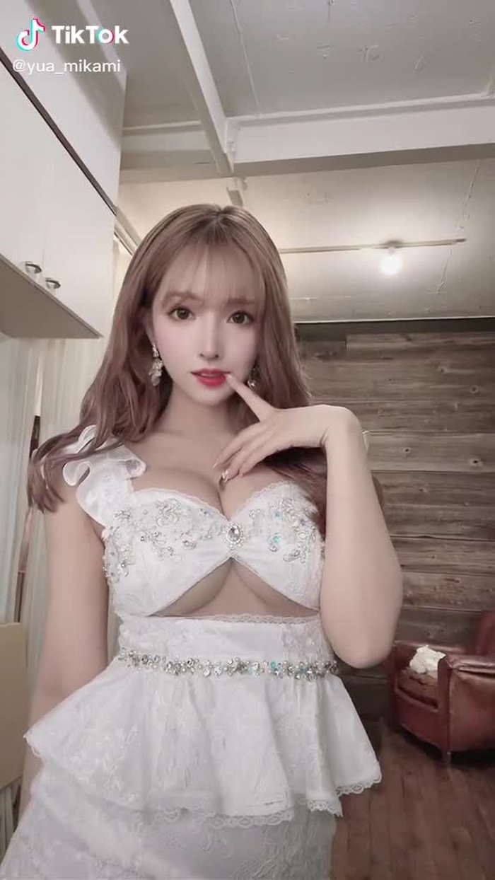 TikTokで三上悠亜さんをチェック！ 14