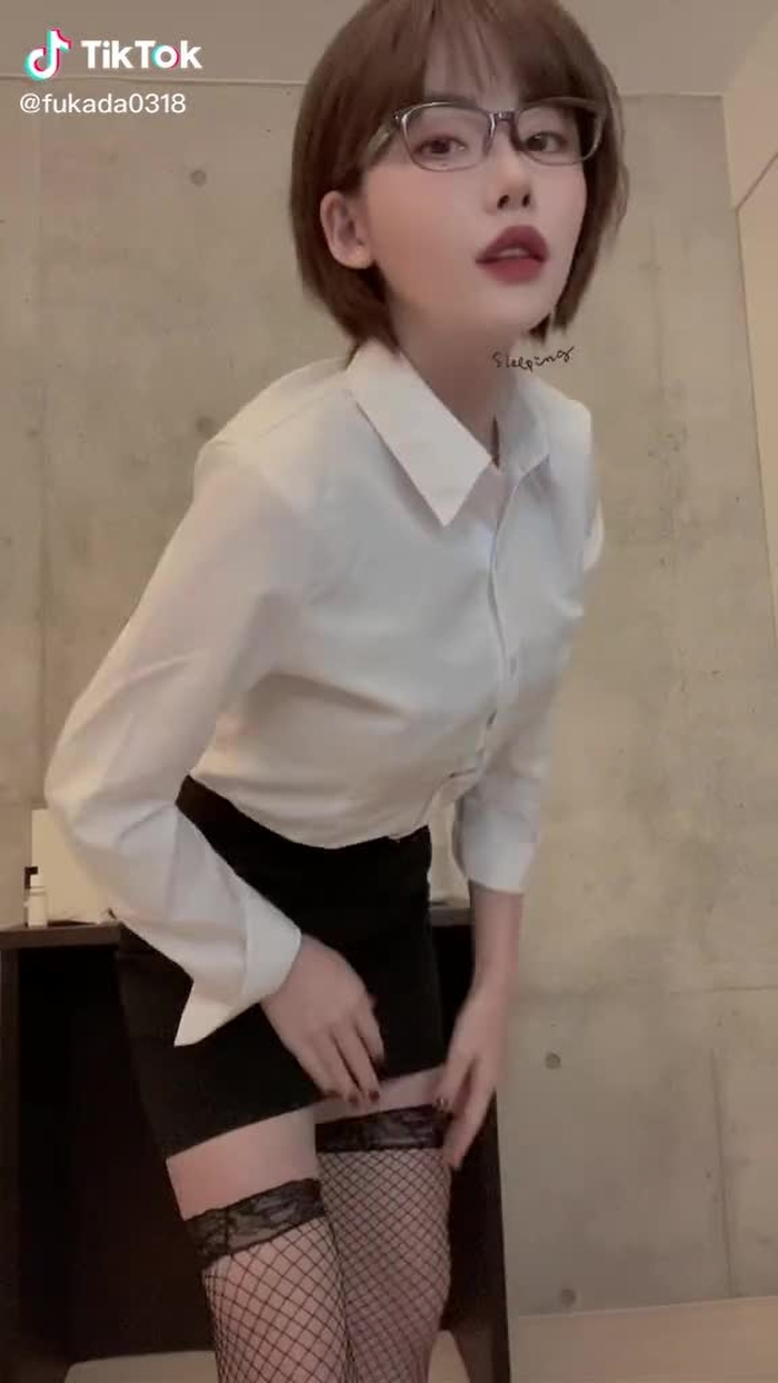 TikTokで深田えいみさんをチェック！ 12