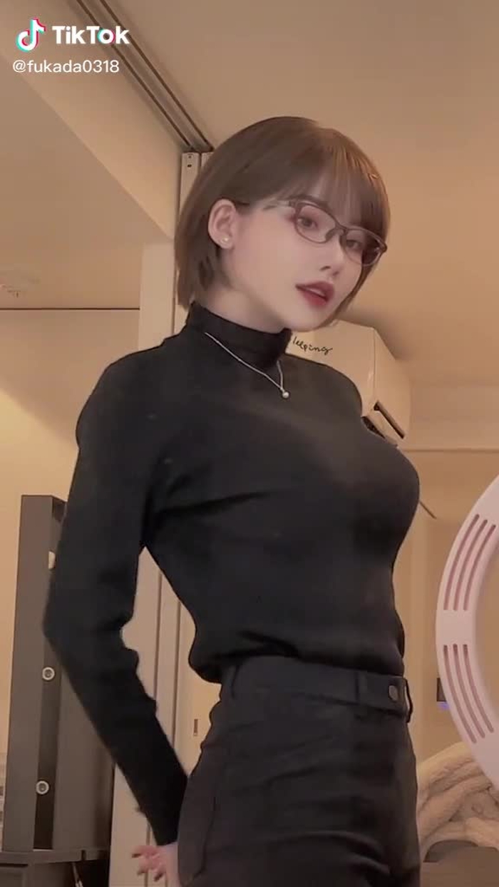 TikTokで深田えいみさんをチェック！ 9