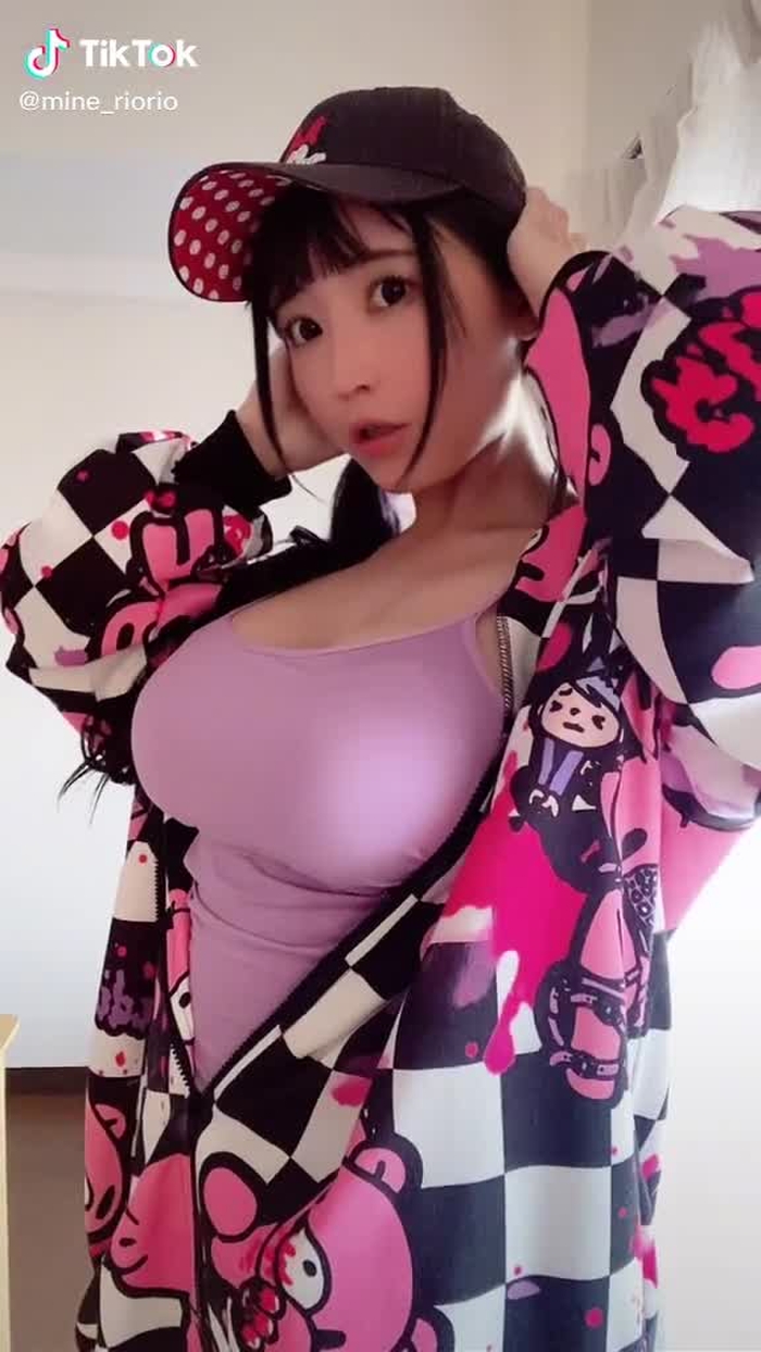 TikTokでみねりお🦄💜グラドル💋YouTube開設しましたさんをチェック！ 7