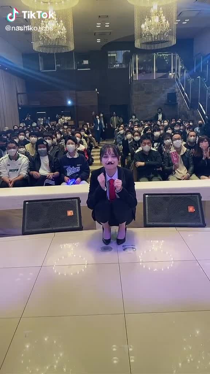 TikTokで桃月なしこさんをチェック！