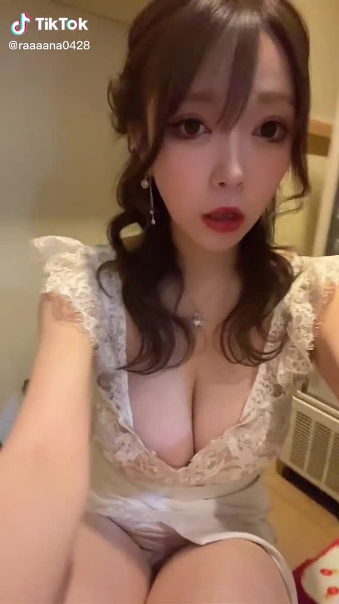 🦋 如月 らな 🦋 2
