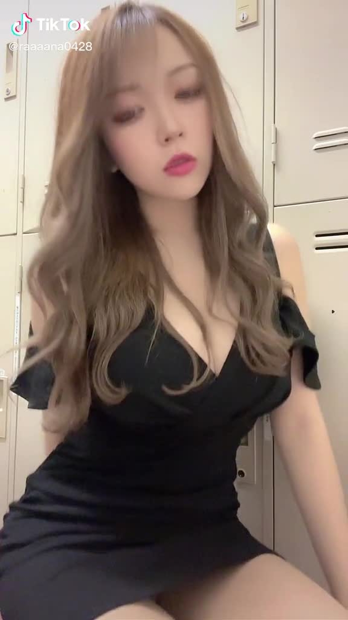 🦋 如月 らな 🦋 42