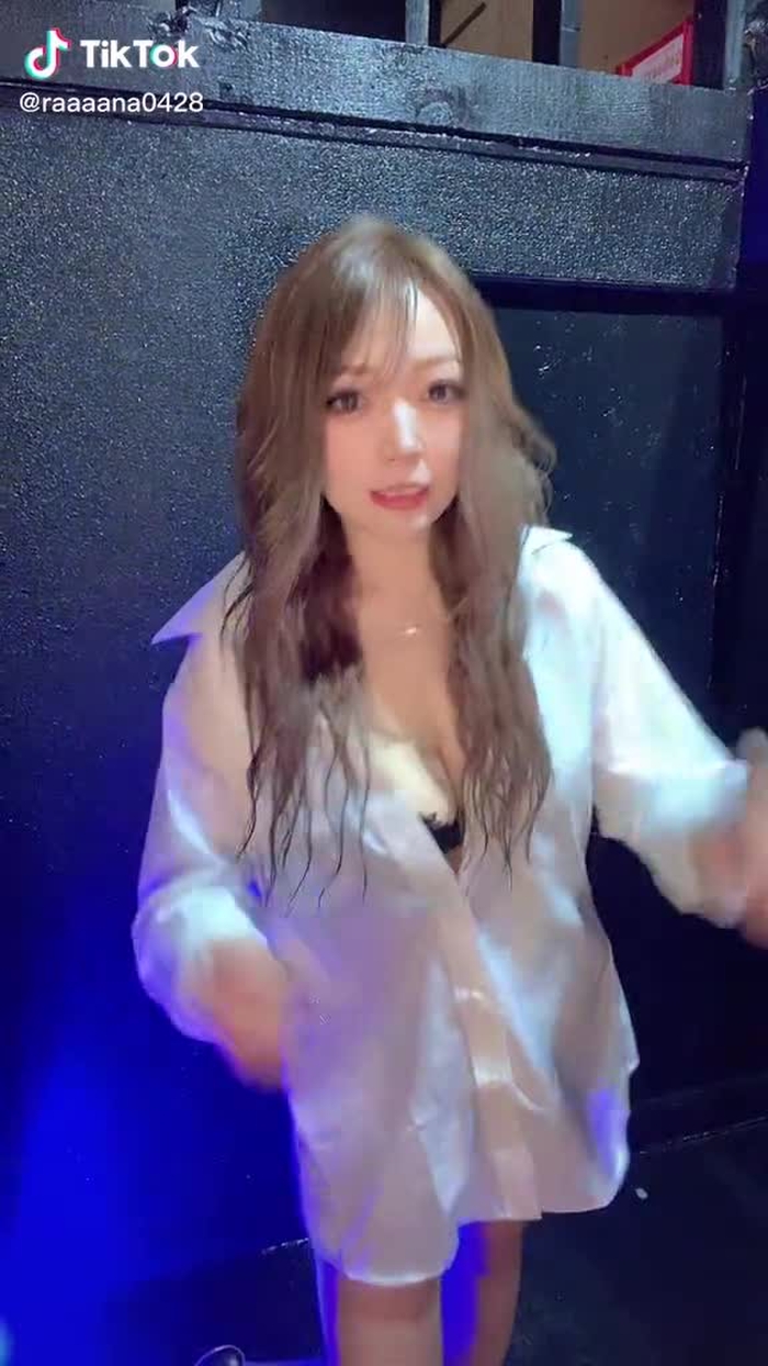 🦋 如月 らな 🦋 77