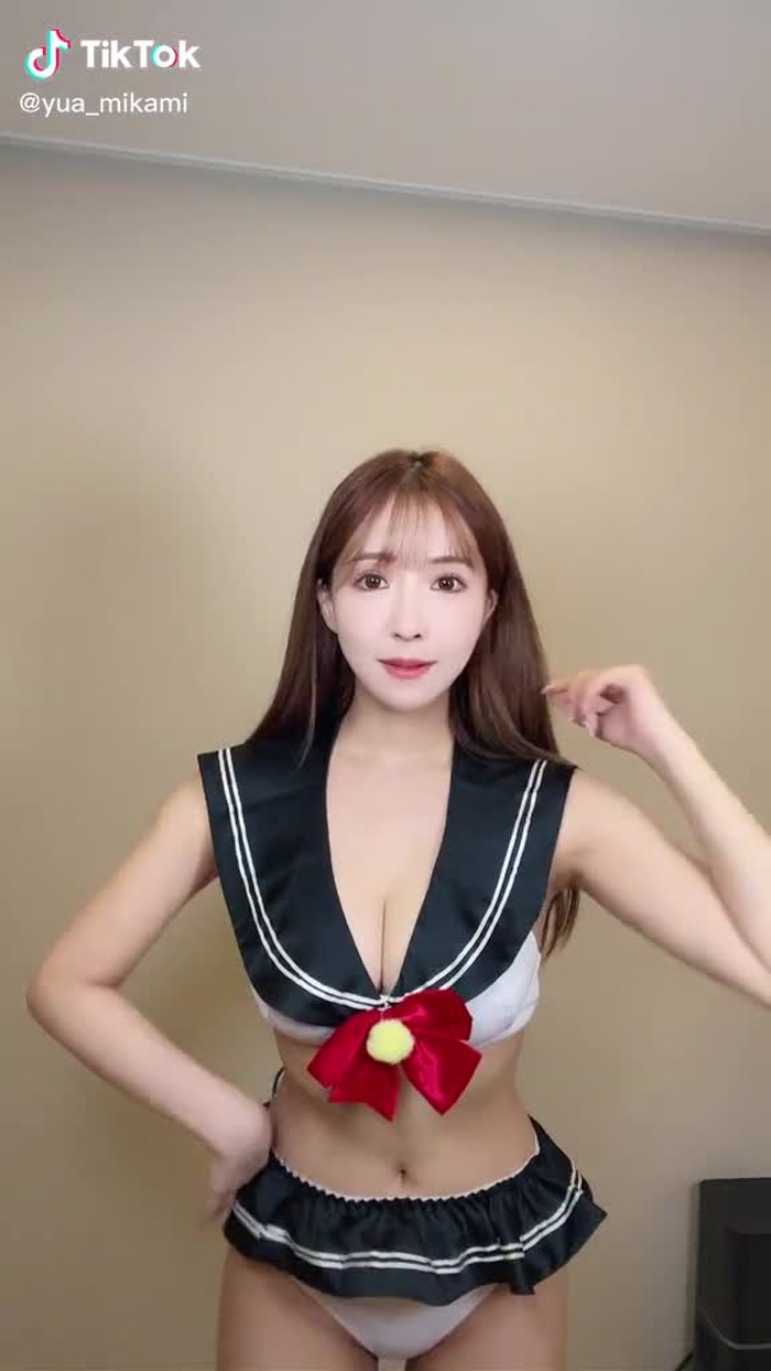三上悠亜 61
