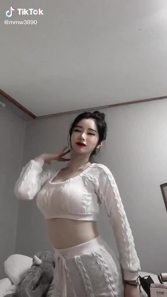 This video is unavailable. Visit TikTok to discover more trending videos. 78
