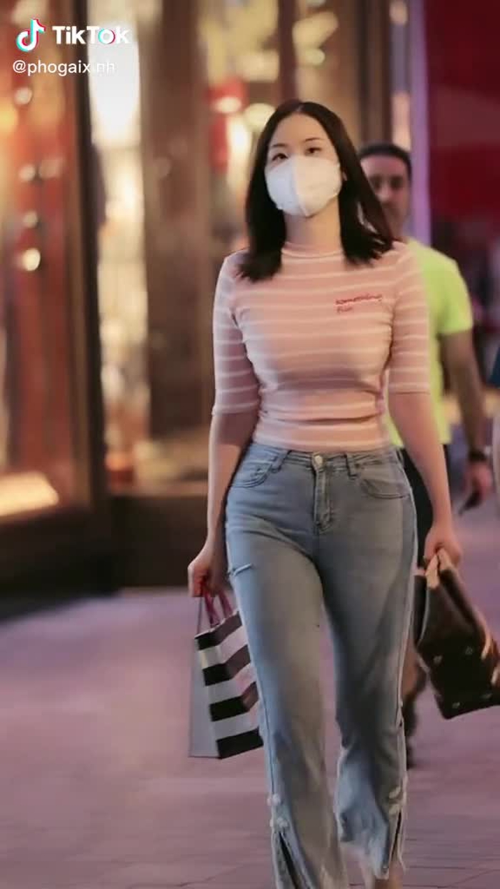 Phố Gái Xinh 2