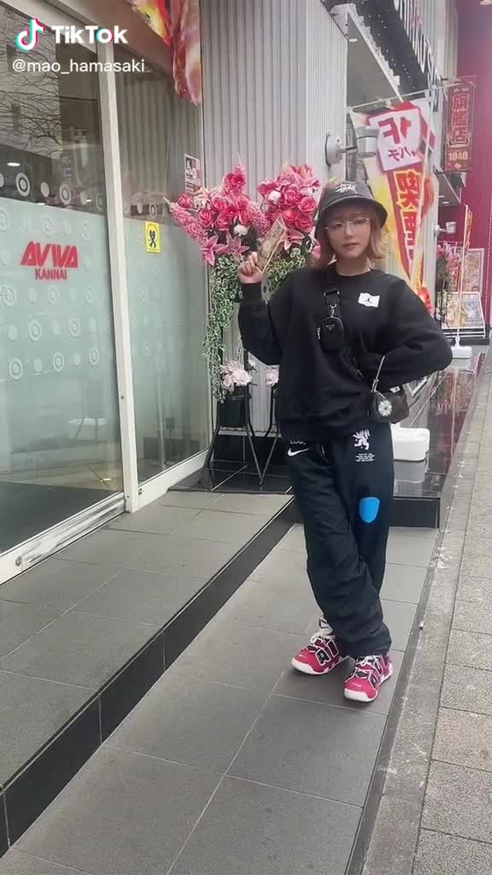 浜崎真緒 18