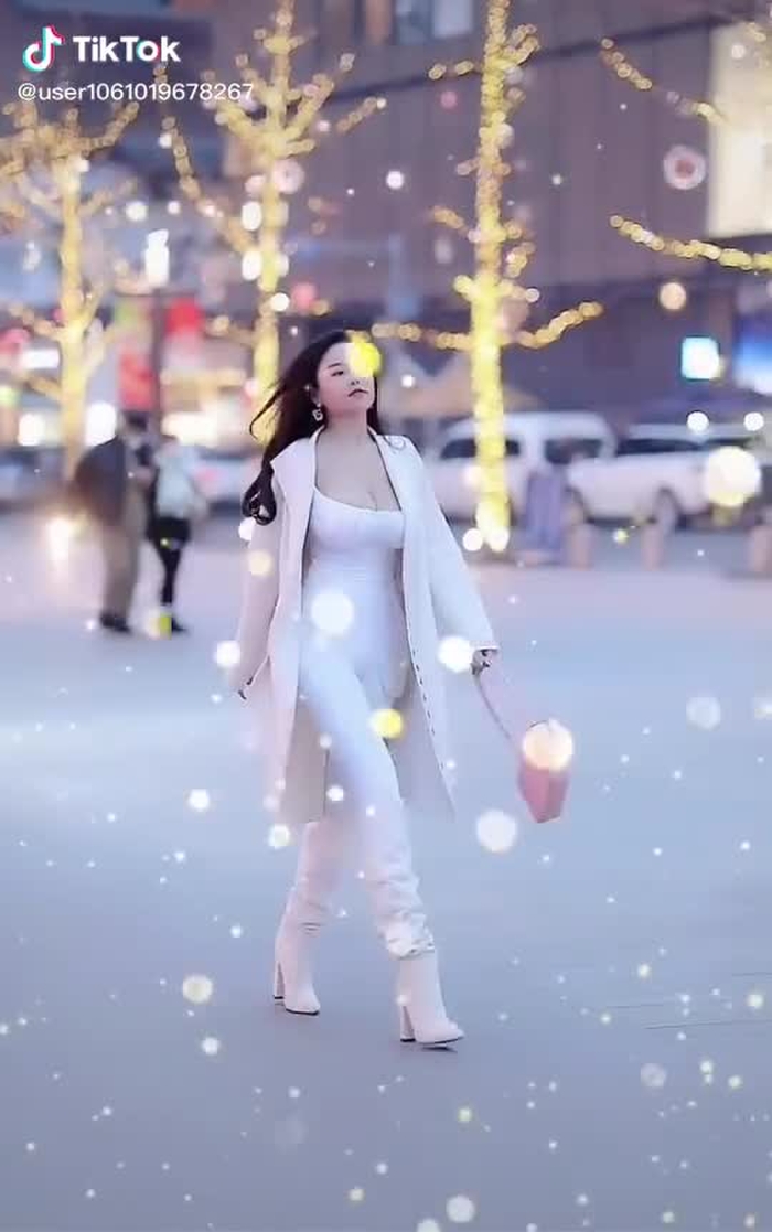 娜可露露🥰🥰