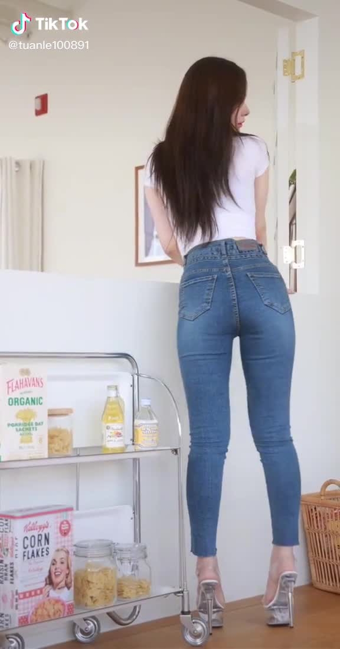 𝒃𝒆𝒂𝒖𝒕𝒊𝒇𝒖𝒍 𝒈𝒊𝒓𝒍