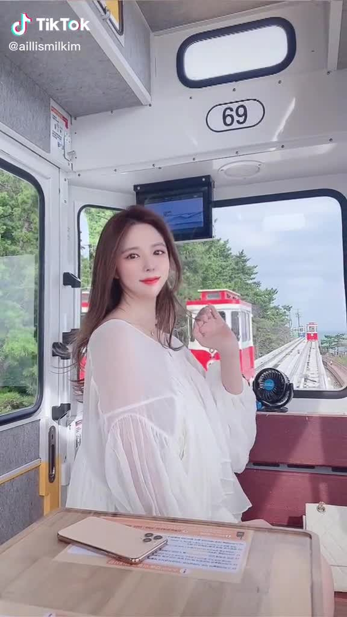 𝕄𝕚𝕝𝕜𝕚𝕞 유니🎀