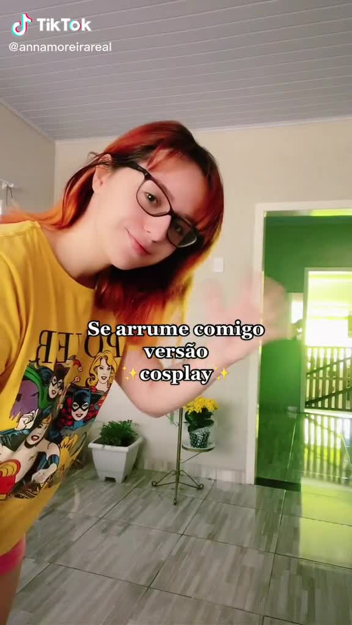 Anna Moreira 24