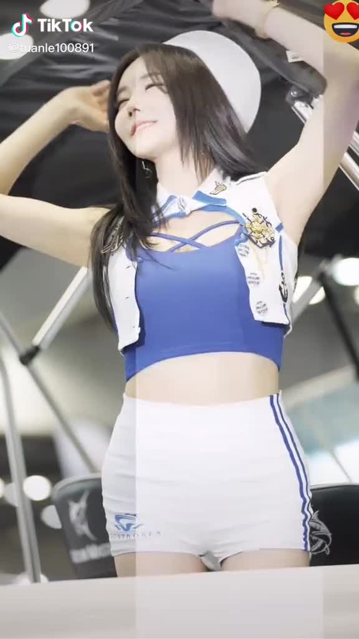 𝒃𝒆𝒂𝒖𝒕𝒊𝒇𝒖𝒍 𝒈𝒊𝒓𝒍