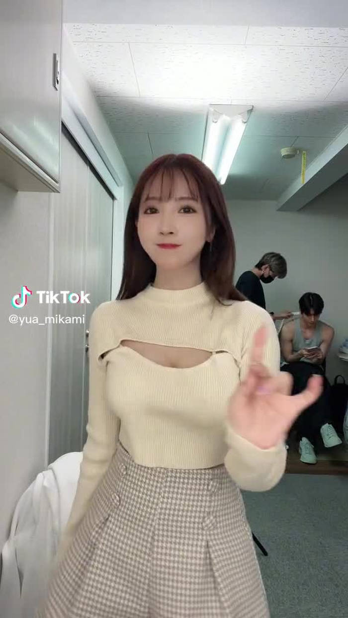 三上悠亜 74