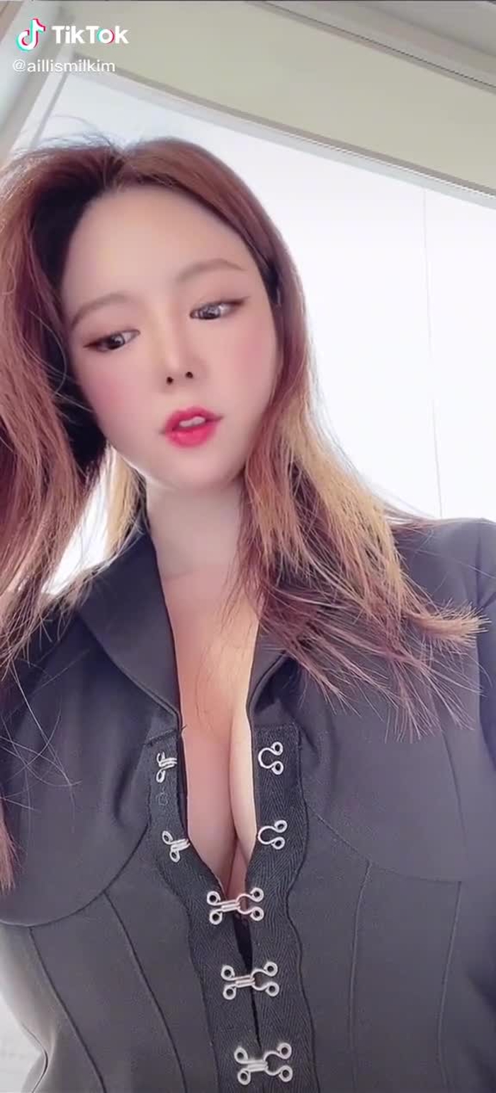 𝕄𝕚𝕝𝕜𝕚𝕞 유니🎀