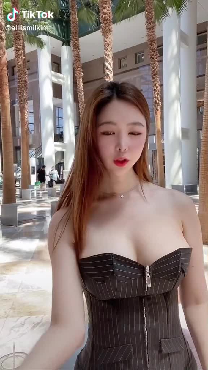 𝕄𝕚𝕝𝕜𝕚𝕞 유니🎀