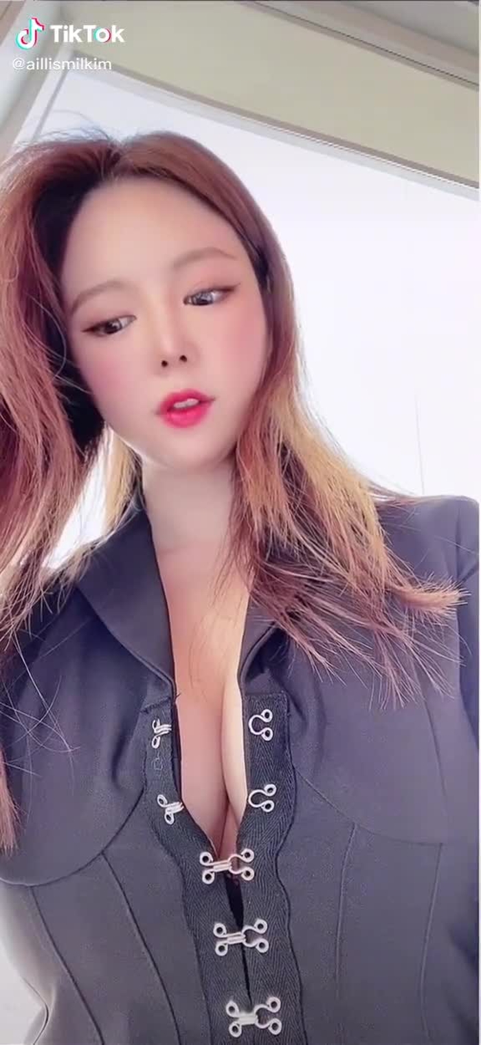 𝕄𝕚𝕝𝕜𝕚𝕞 유니🎀