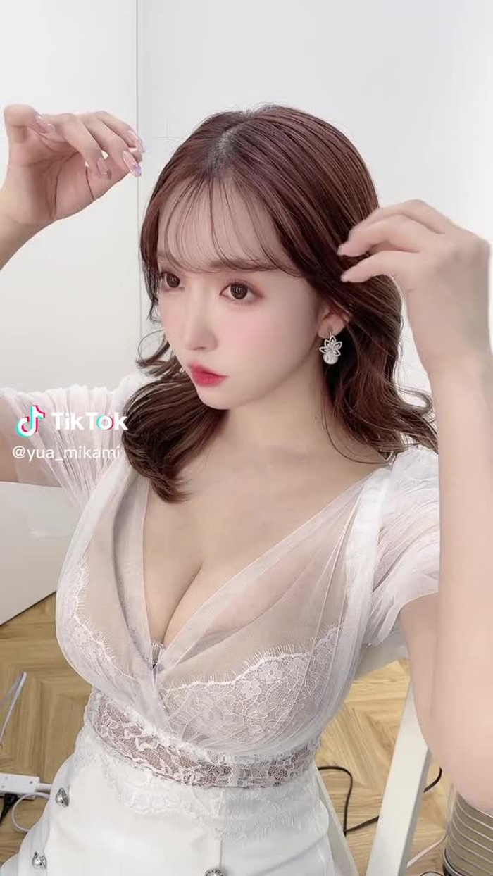 三上悠亜 75