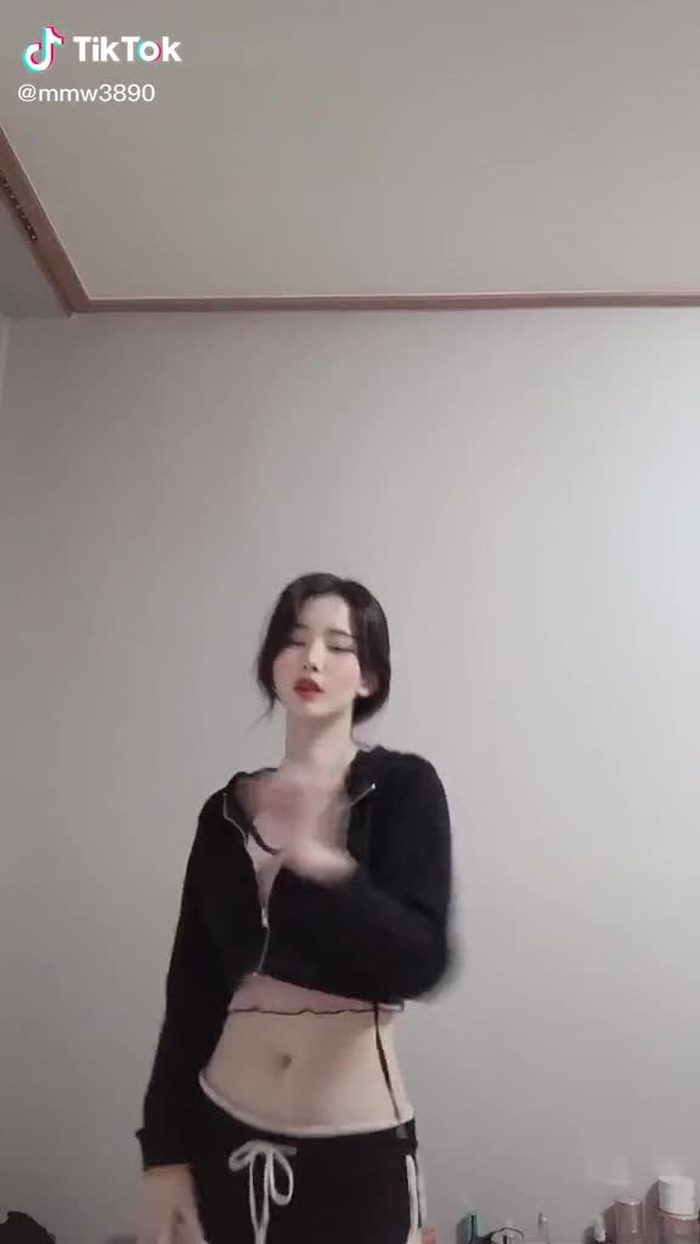 This video is unavailable. Visit TikTok to discover more trending videos. 147