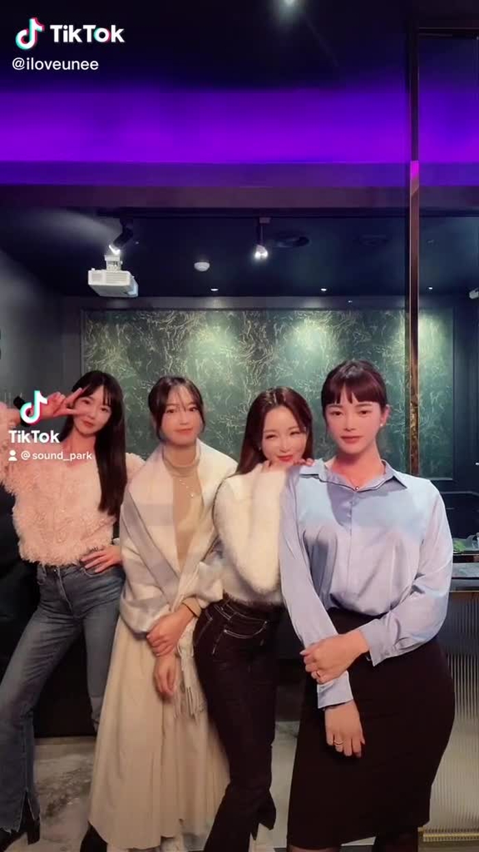 유니 UNEE 11