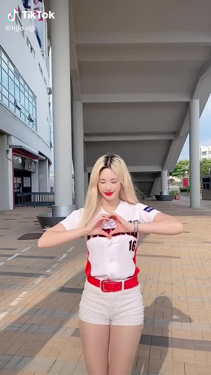 This video is unavailable. Visit TikTok to discover more trending videos. 150