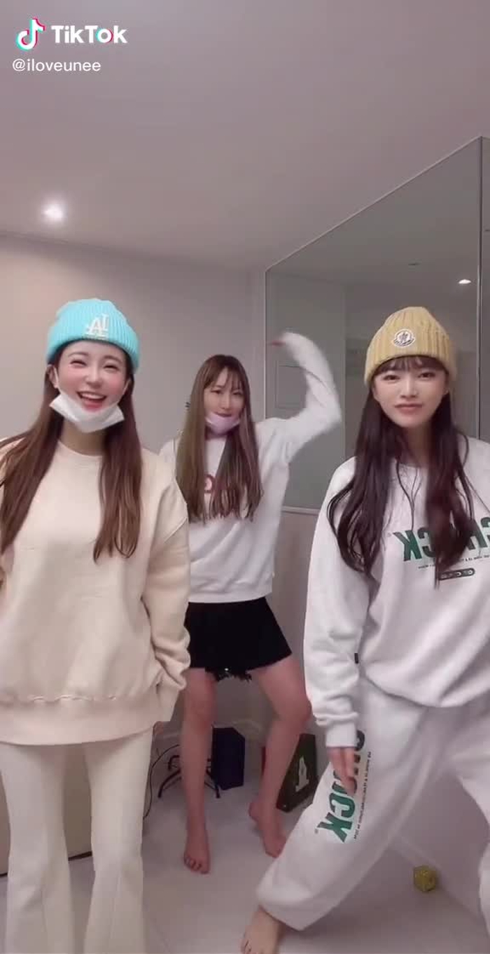 유니 UNEE 10
