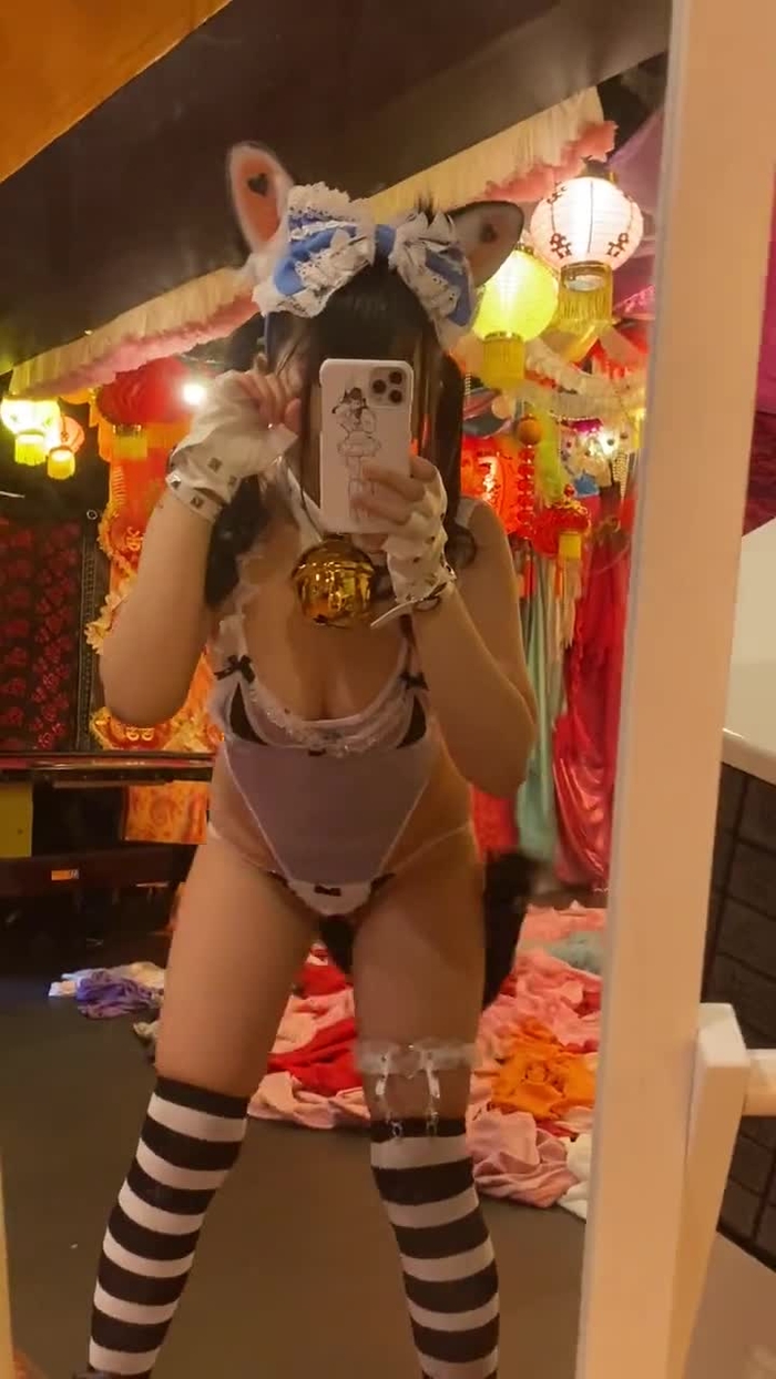 めるにゃん🦁12/18コスホリJ9-10👙12/31コミケ東N01a meru12sai_ 2