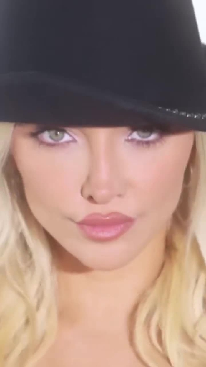 Lindsey Pelas LindseyPelas 2