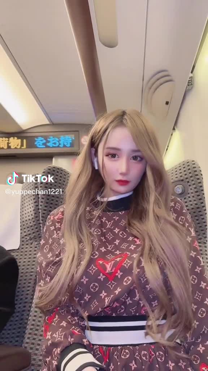 yuipan／ゆいぱん (@yuppechan1221) 's videos with Tiuzni - 🎧 1